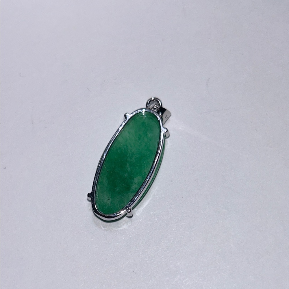 Gold Plate Alloy With Green Jade Oval Pendant - Picture 6 of 6